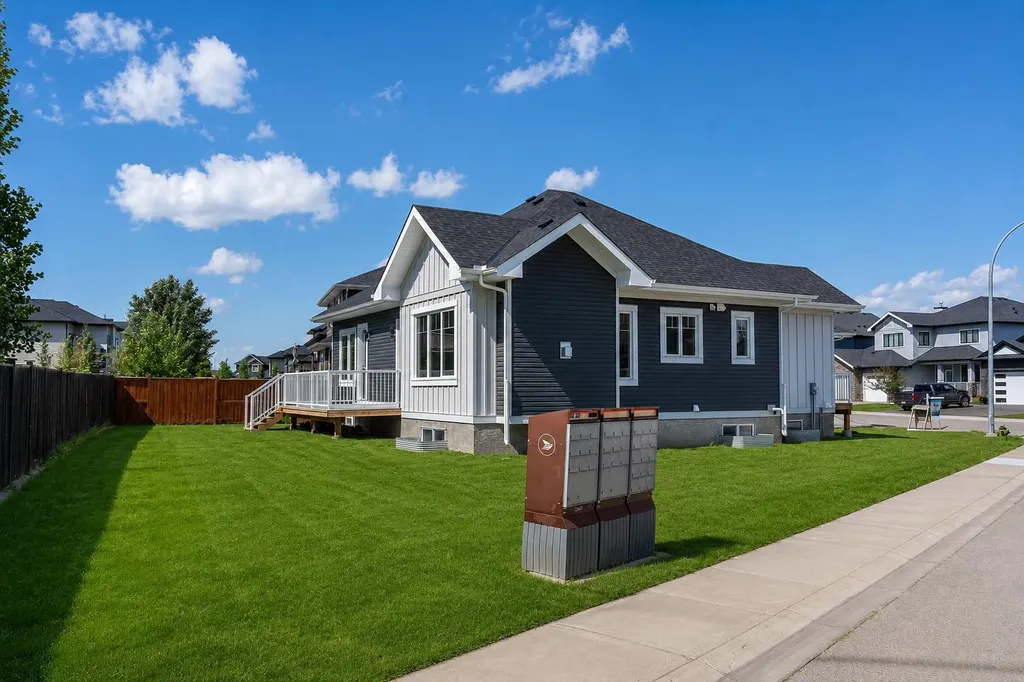 32 Lakes Estates Circle Strathmore AB T1P 0B7
