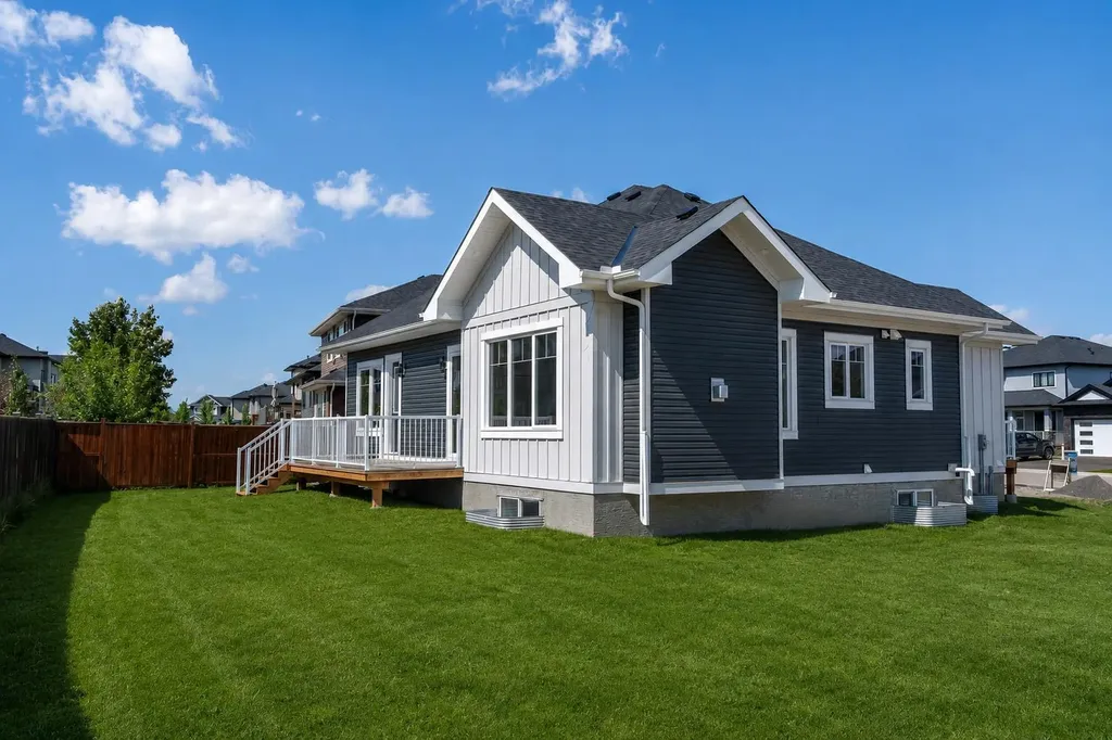 32 Lakes Estates Circle Strathmore AB T1P 0B7