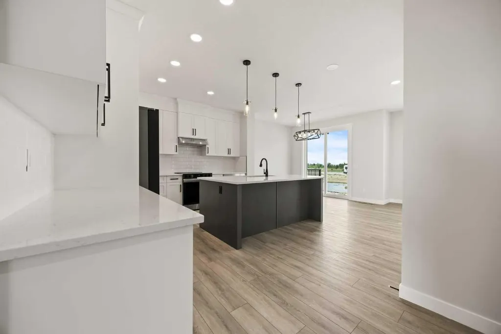 446 Kinniburgh Loop Chestermere AB T1X 3C4
