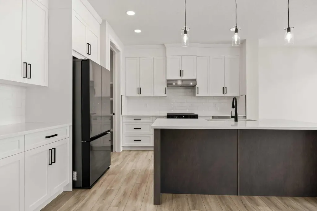 446 Kinniburgh Loop Chestermere AB T1X 3C4
