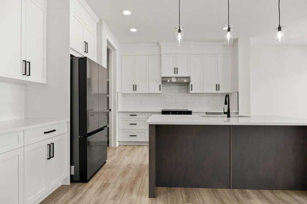 446 Kinniburgh Loop Chestermere AB T1X 3C4