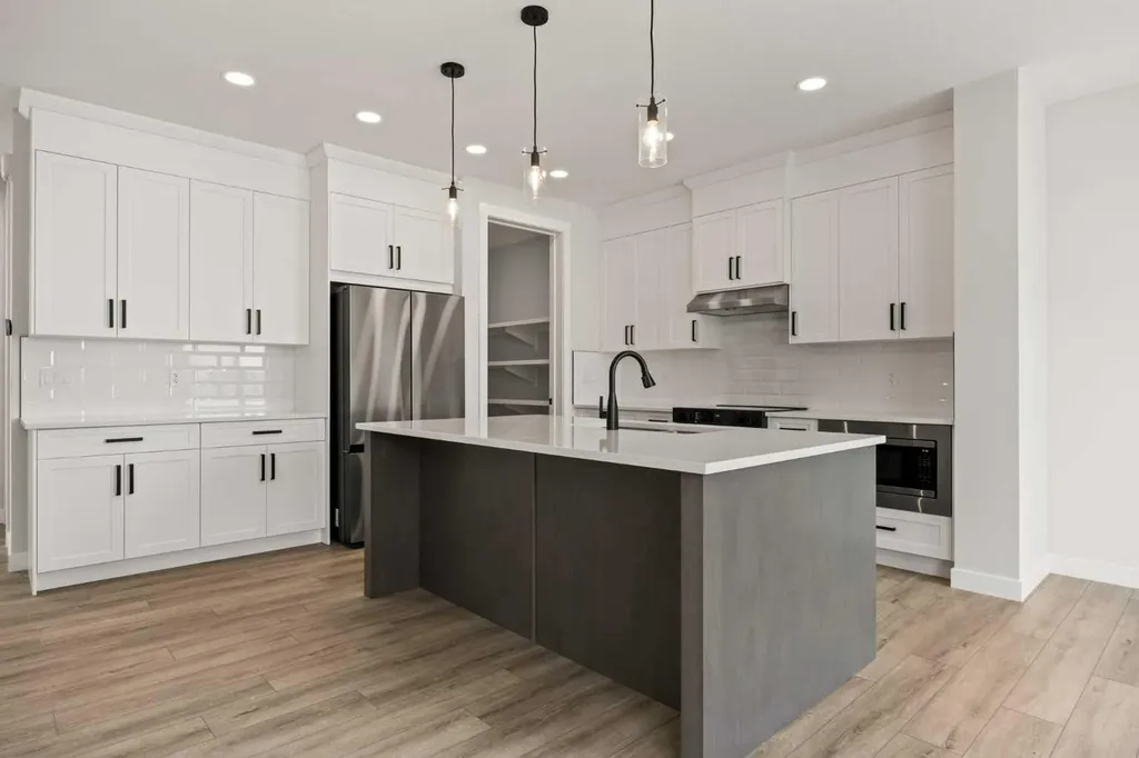 446 Kinniburgh Loop Chestermere AB T1X 3C4
