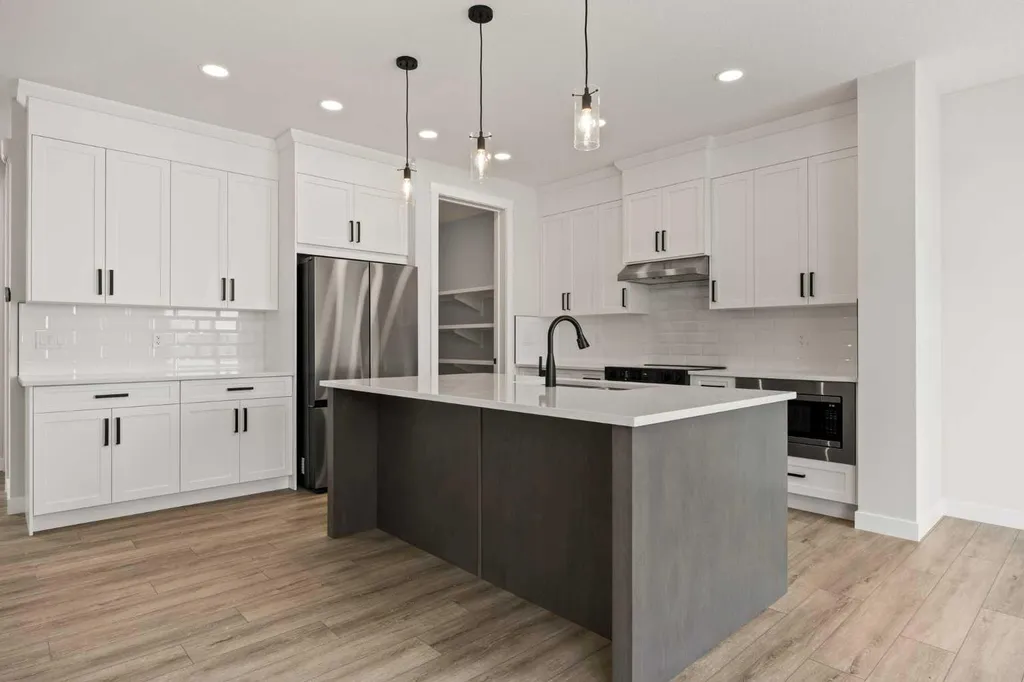 446 Kinniburgh Loop Chestermere AB T1X 3C4