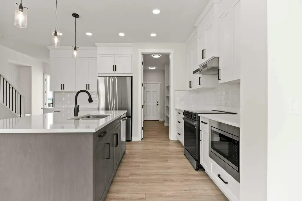 446 Kinniburgh Loop Chestermere AB T1X 3C4