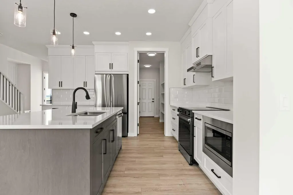 446 Kinniburgh Loop Chestermere AB T1X 3C4
