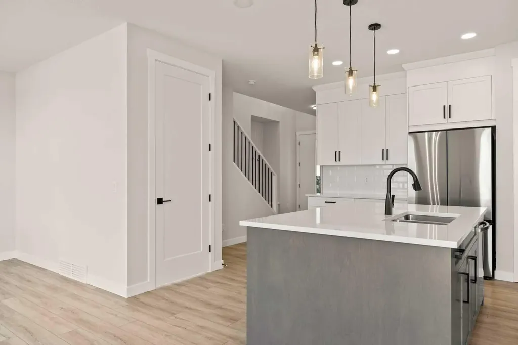 446 Kinniburgh Loop Chestermere AB T1X 3C4
