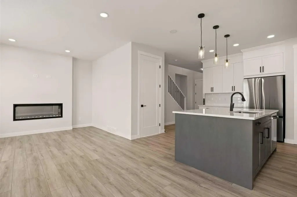 446 Kinniburgh Loop Chestermere AB T1X 3C4