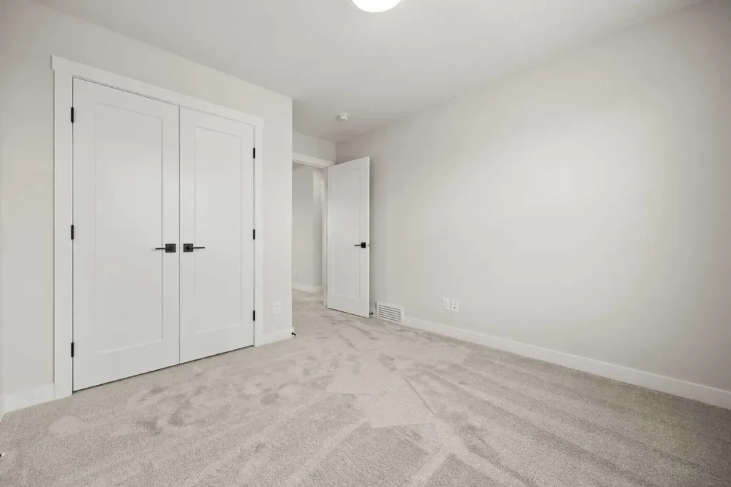446 Kinniburgh Loop Chestermere AB T1X 3C4