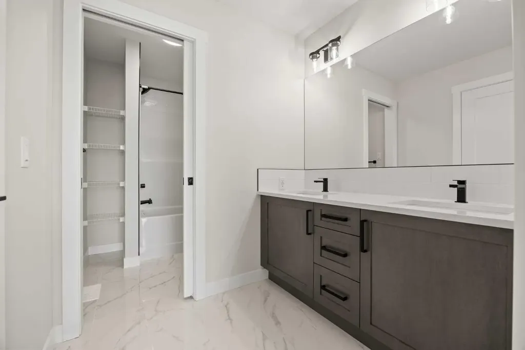 446 Kinniburgh Loop Chestermere AB T1X 3C4