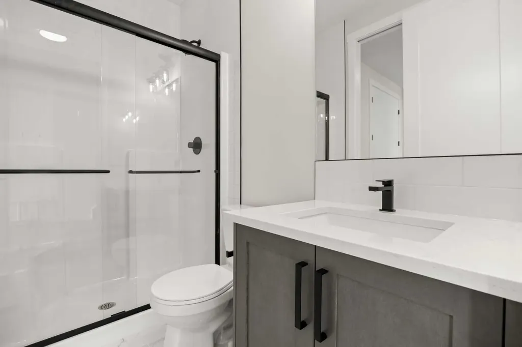 446 Kinniburgh Loop Chestermere AB T1X 3C4
