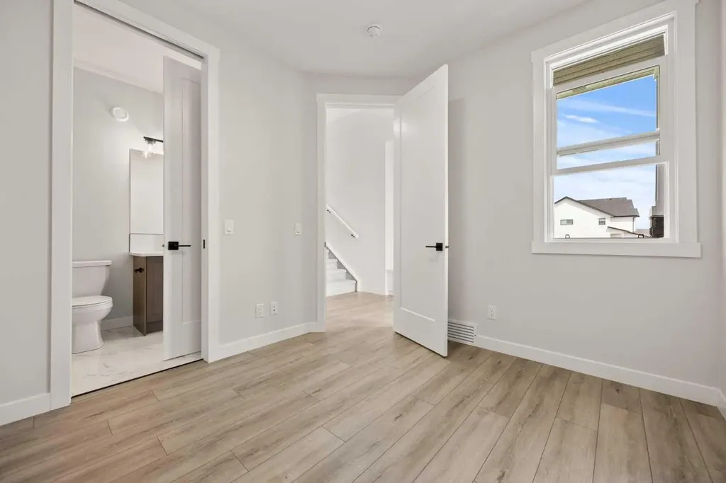 446 Kinniburgh Loop Chestermere AB T1X 3C4