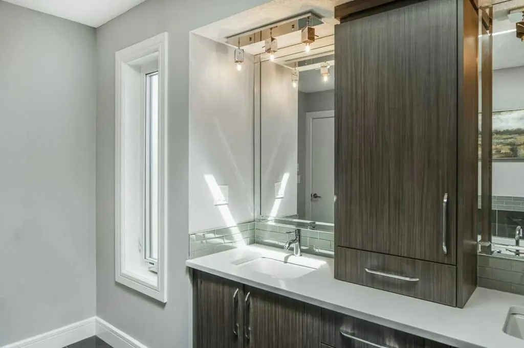 1939 26 Avenue SW Calgary AB T2T 1E4