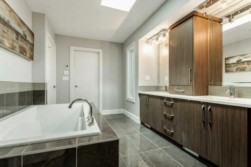 1939 26 Avenue SW Calgary AB T2T 1E4
