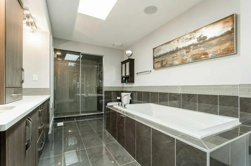 1939 26 Avenue SW Calgary AB T2T 1E4