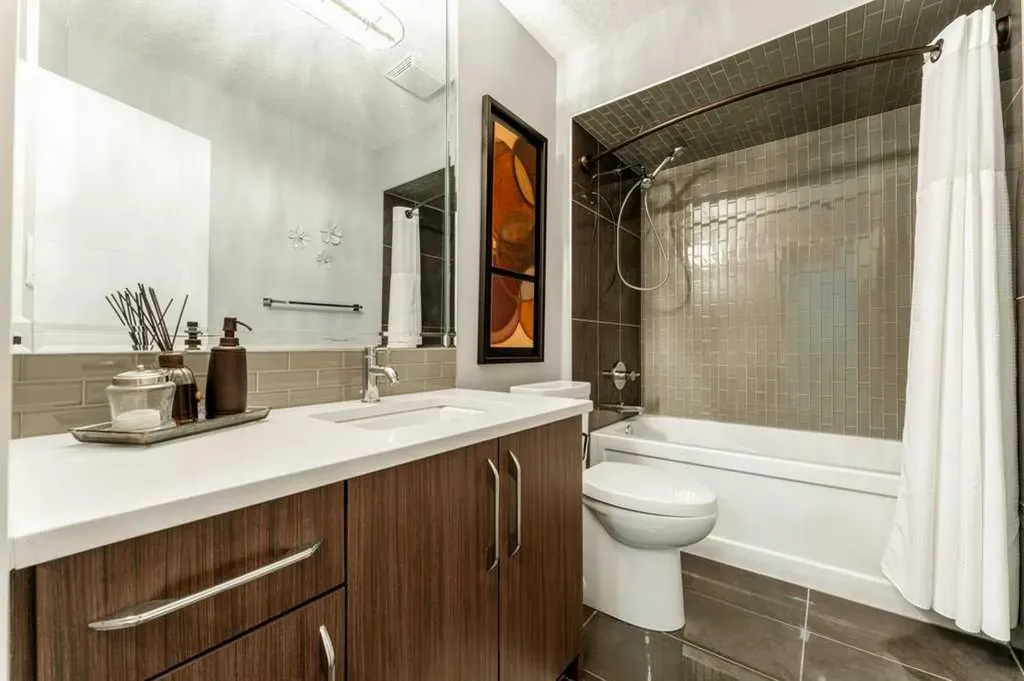 1939 26 Avenue SW Calgary AB T2T 1E4