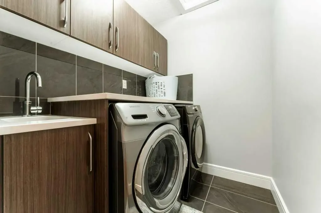 1939 26 Avenue SW Calgary AB T2T 1E4