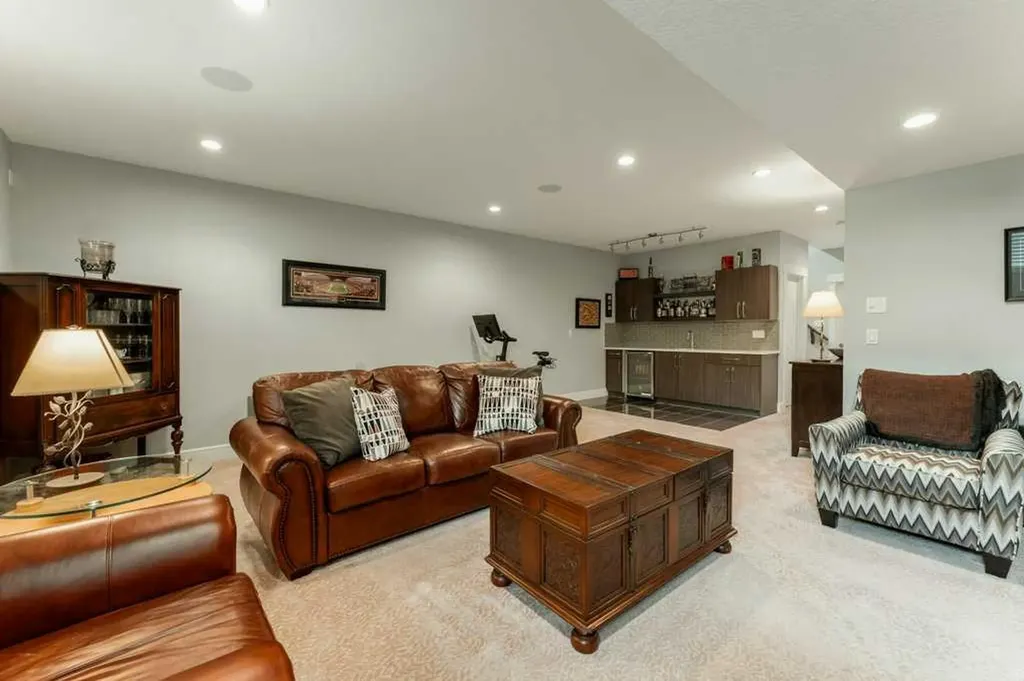 1939 26 Avenue SW Calgary AB T2T 1E4