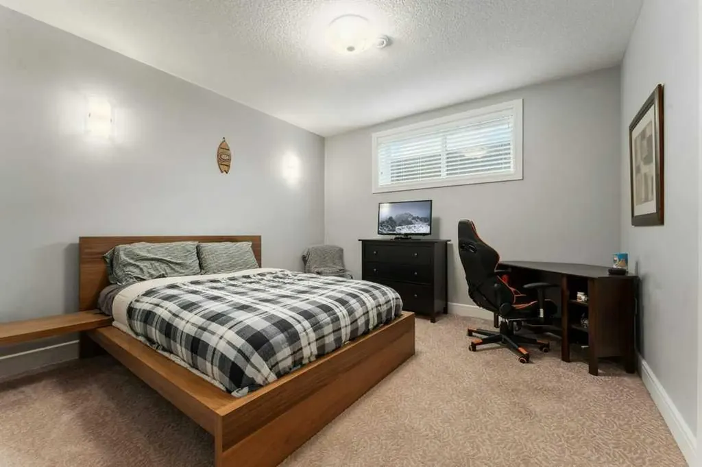 1939 26 Avenue SW Calgary AB T2T 1E4