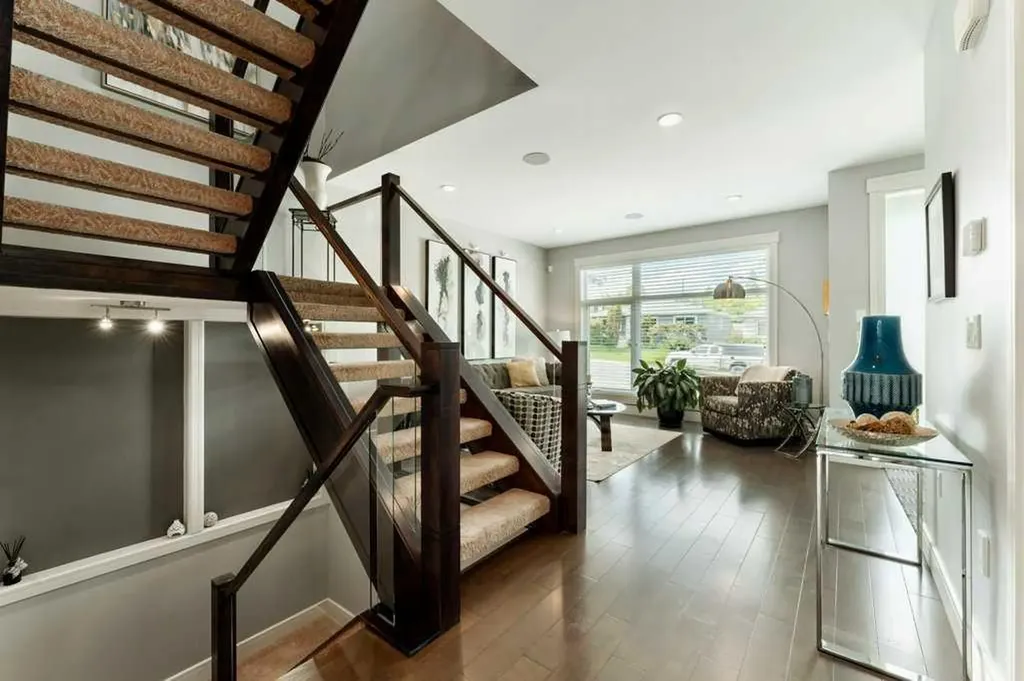 1939 26 Avenue SW Calgary AB T2T 1E4