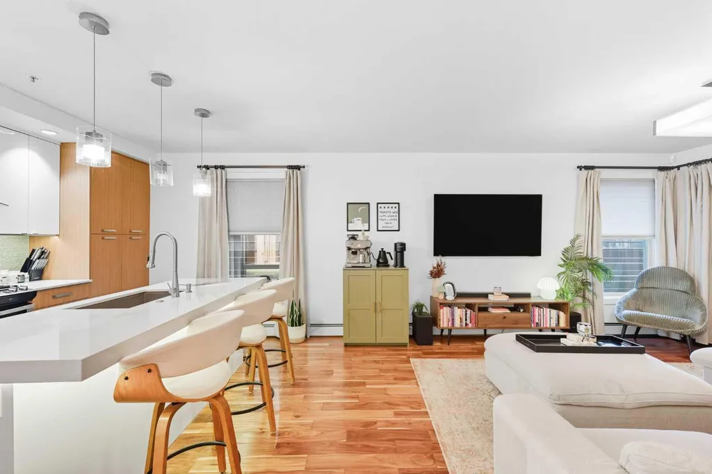 1029 15 Avenue SW Calgary AB T2R0S5