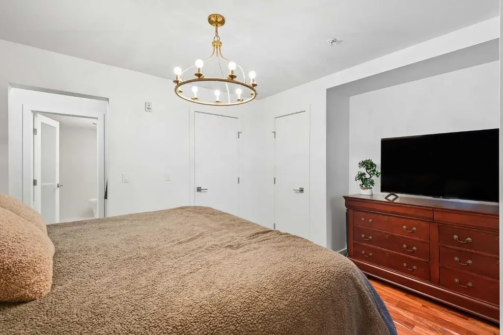 1029 15 Avenue SW Calgary AB T2R0S5