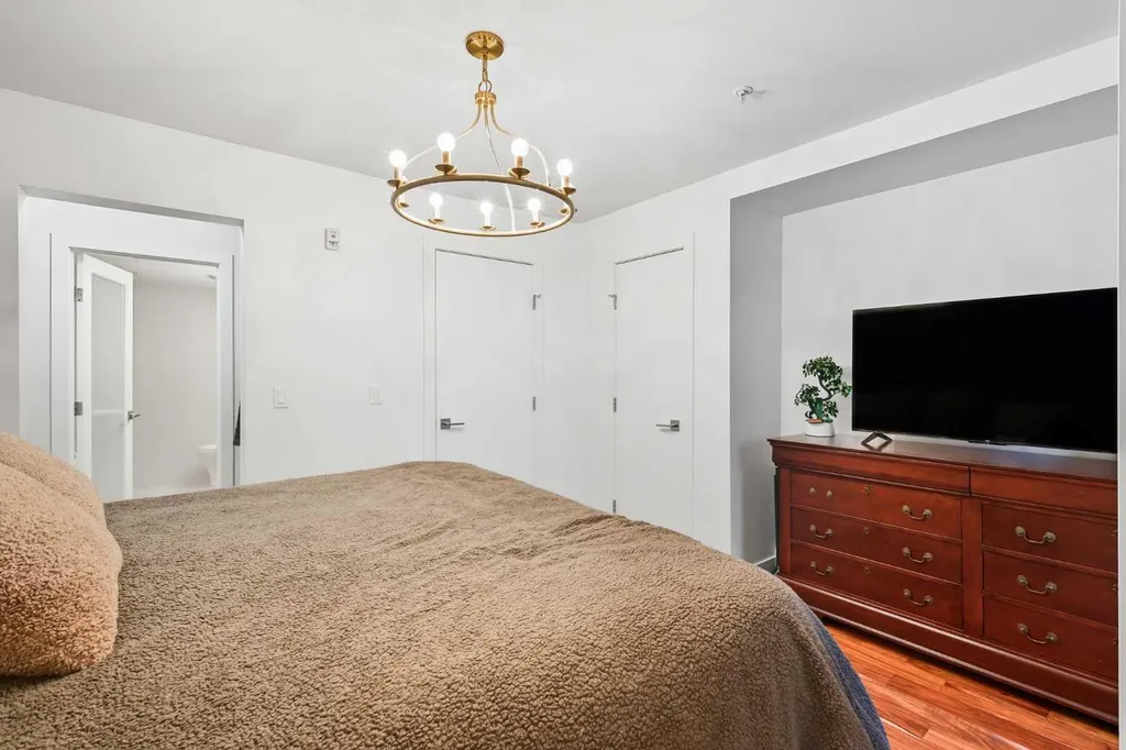 1029 15 Avenue SW Calgary AB T2R0S5