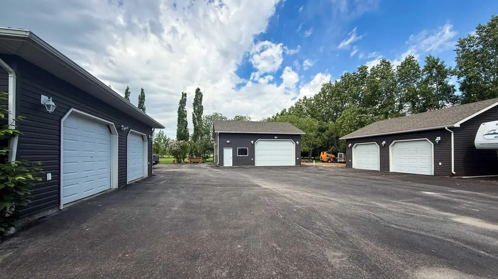 33049 Range Road 12 Rural Mountain View County AB T4H 4N3