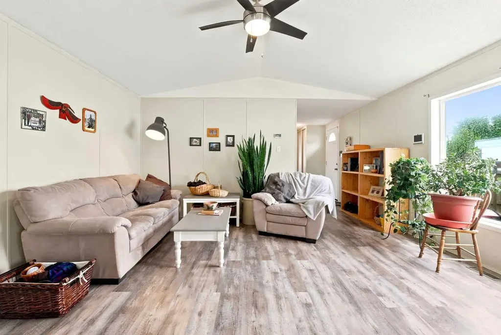 5029 34 Street Red Deer AB T4N 0P4