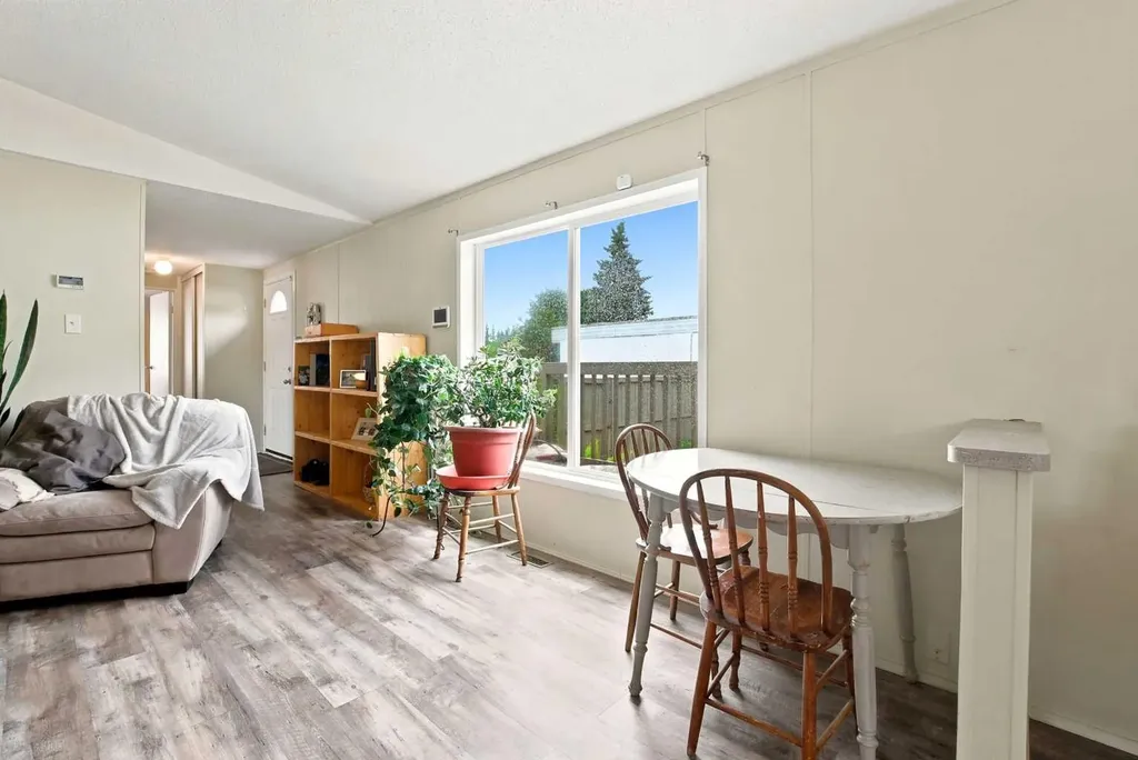 5029 34 Street Red Deer AB T4N 0P4