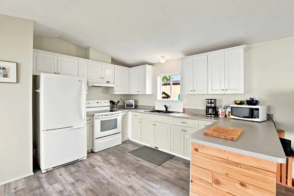 5029 34 Street Red Deer AB T4N 0P4
