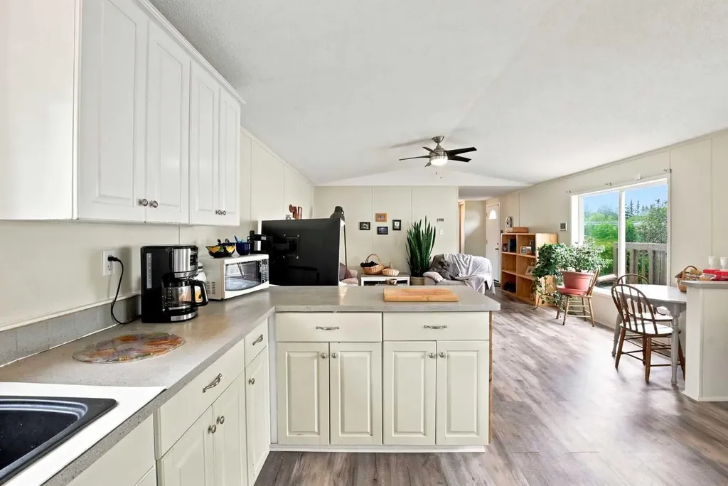 5029 34 Street Red Deer AB T4N 0P4