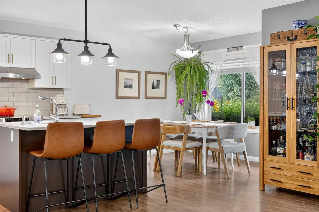 240 Auburn Glen Manor SE Calgary AB T3M 0L2