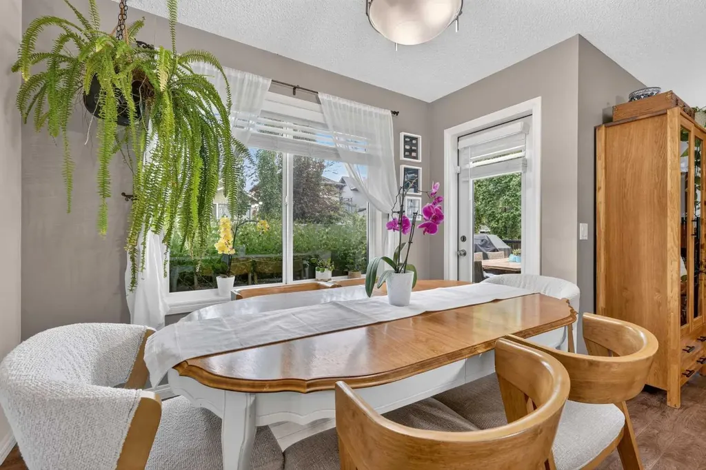 240 Auburn Glen Manor SE Calgary AB T3M 0L2