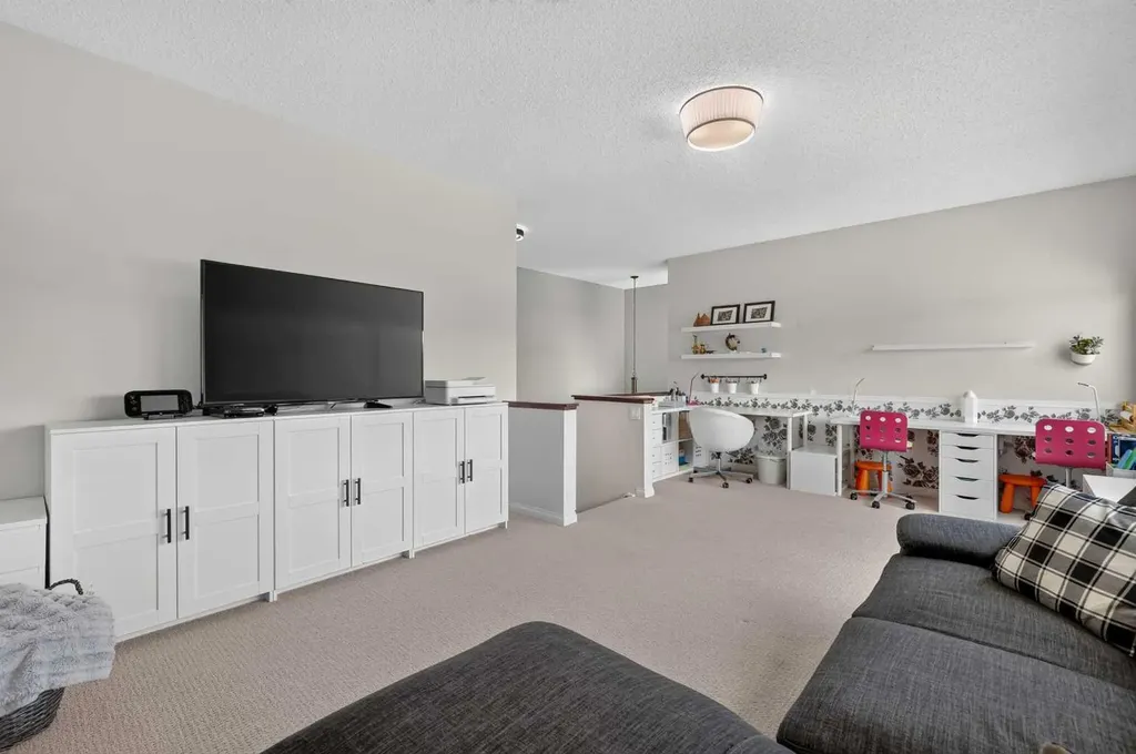 240 Auburn Glen Manor SE Calgary AB T3M 0L2