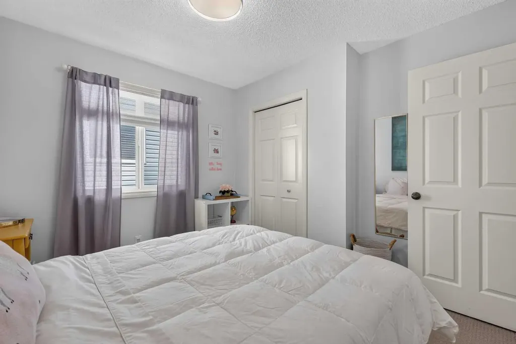 240 Auburn Glen Manor SE Calgary AB T3M 0L2