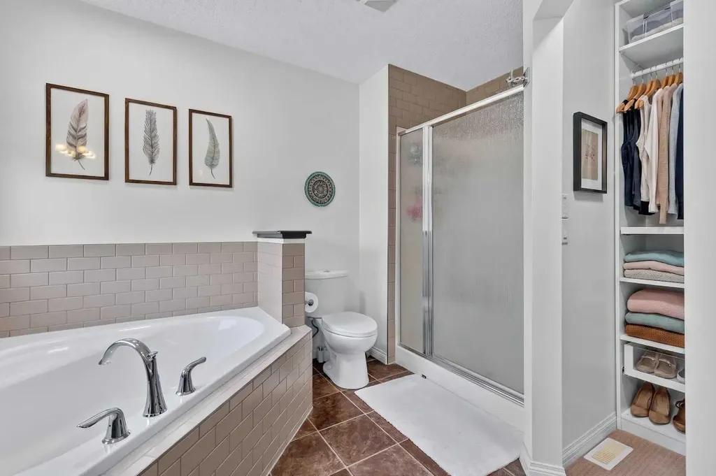 240 Auburn Glen Manor SE Calgary AB T3M 0L2