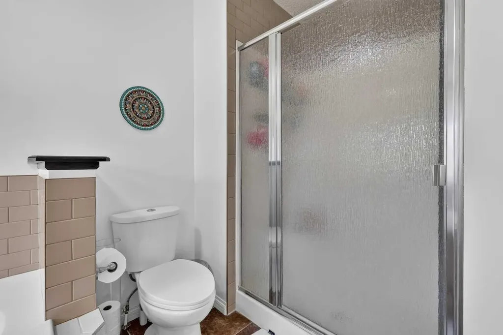 240 Auburn Glen Manor SE Calgary AB T3M 0L2