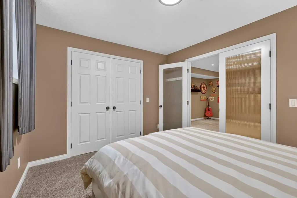 240 Auburn Glen Manor SE Calgary AB T3M 0L2