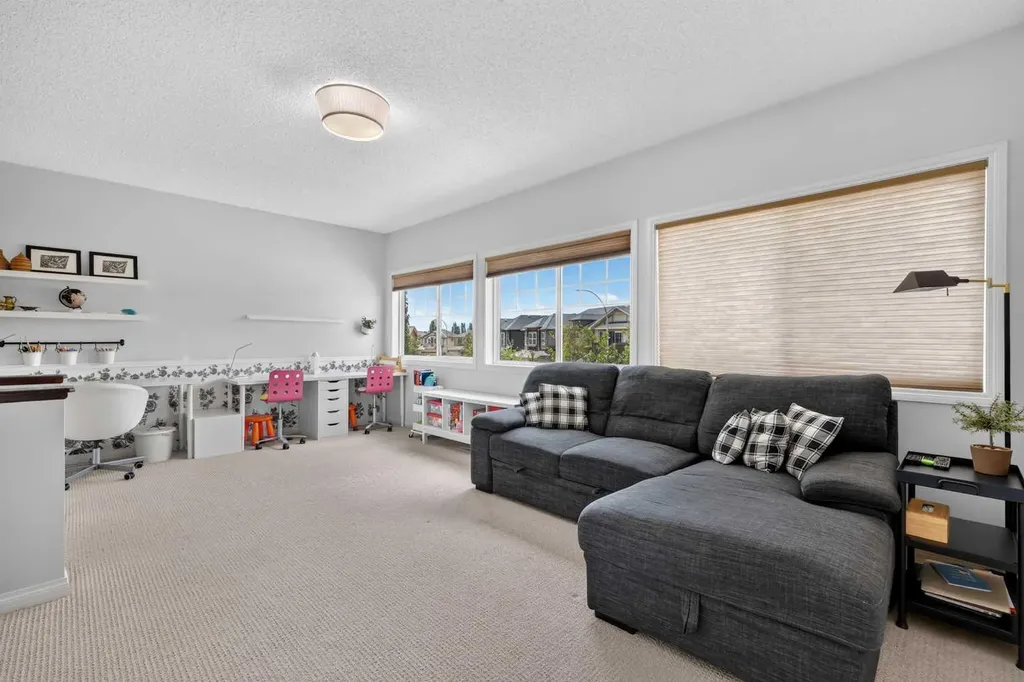 240 Auburn Glen Manor SE Calgary AB T3M 0L2