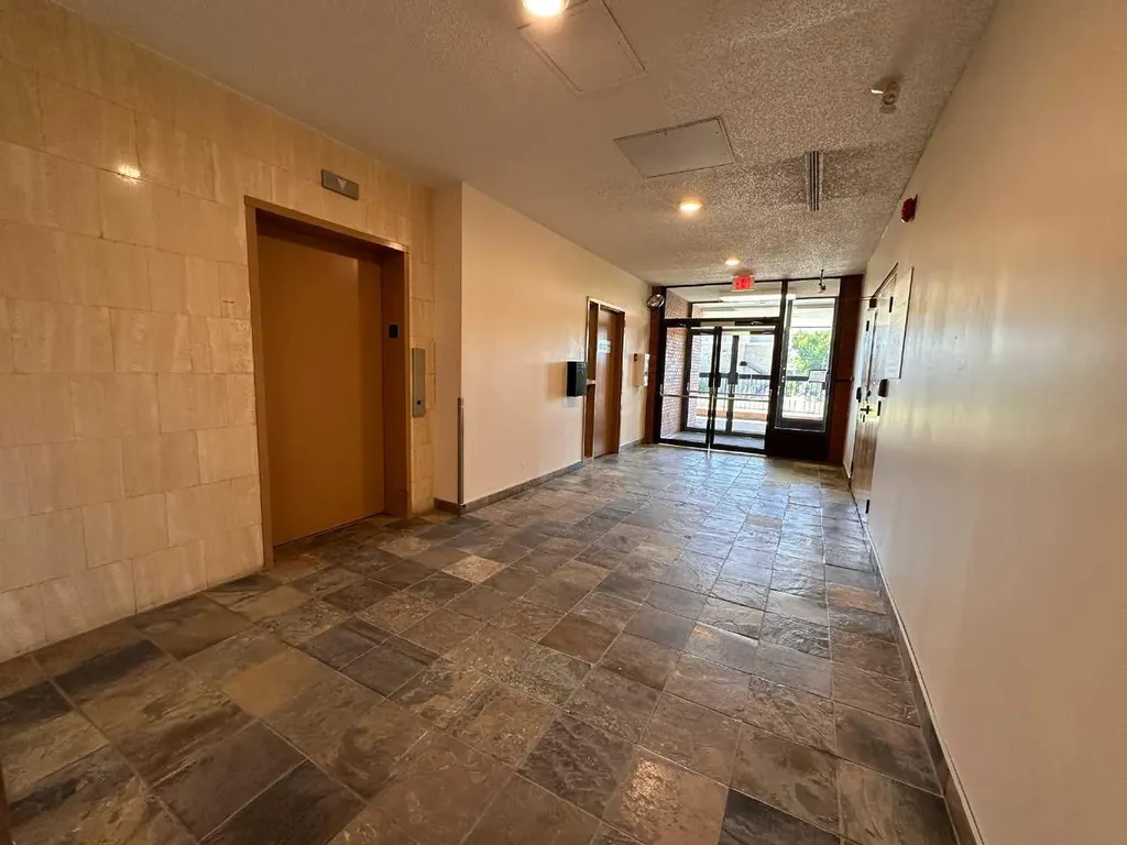 811 14 Street NW Calgary AB T2N 2A4