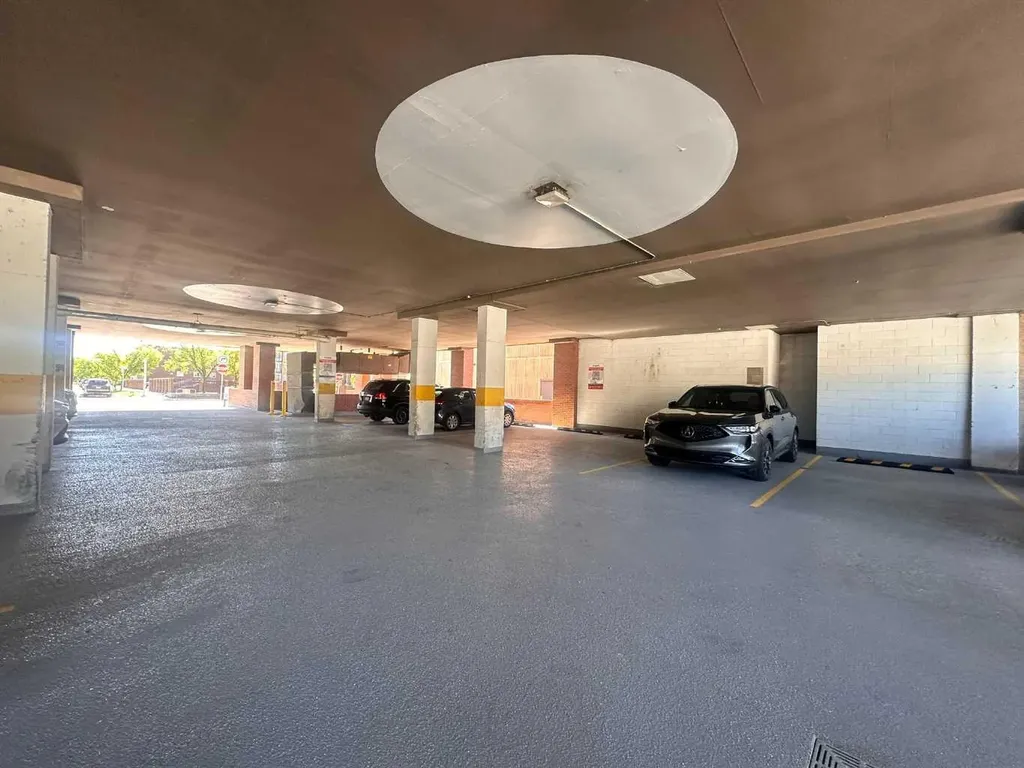 811 14 Street NW Calgary AB T2N 2A4