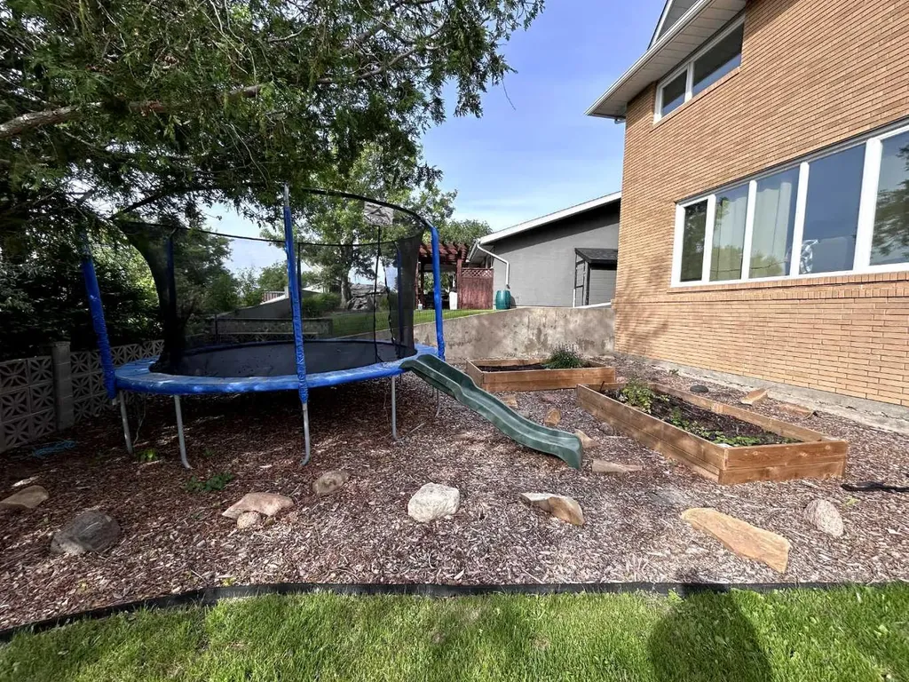 668 Prospect Drive SW Medicine Hat AB T1A 4C1