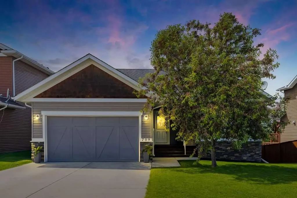 709 3 Street SW Diamond Valley AB T0L 0H0