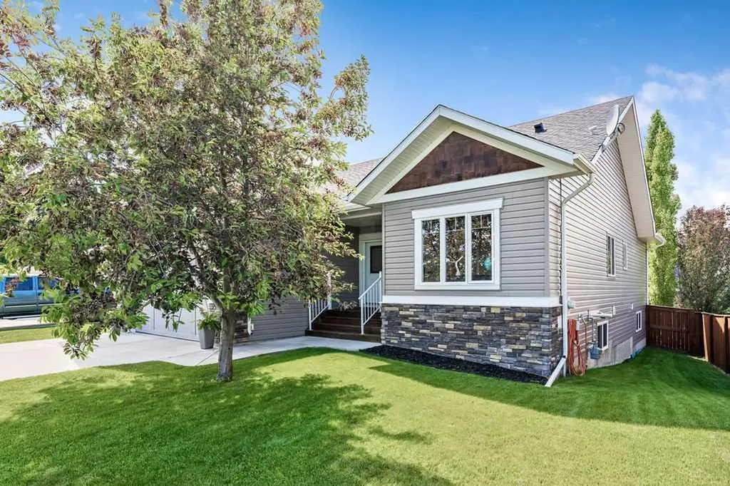 709 3 Street SW Diamond Valley AB T0L 0H0