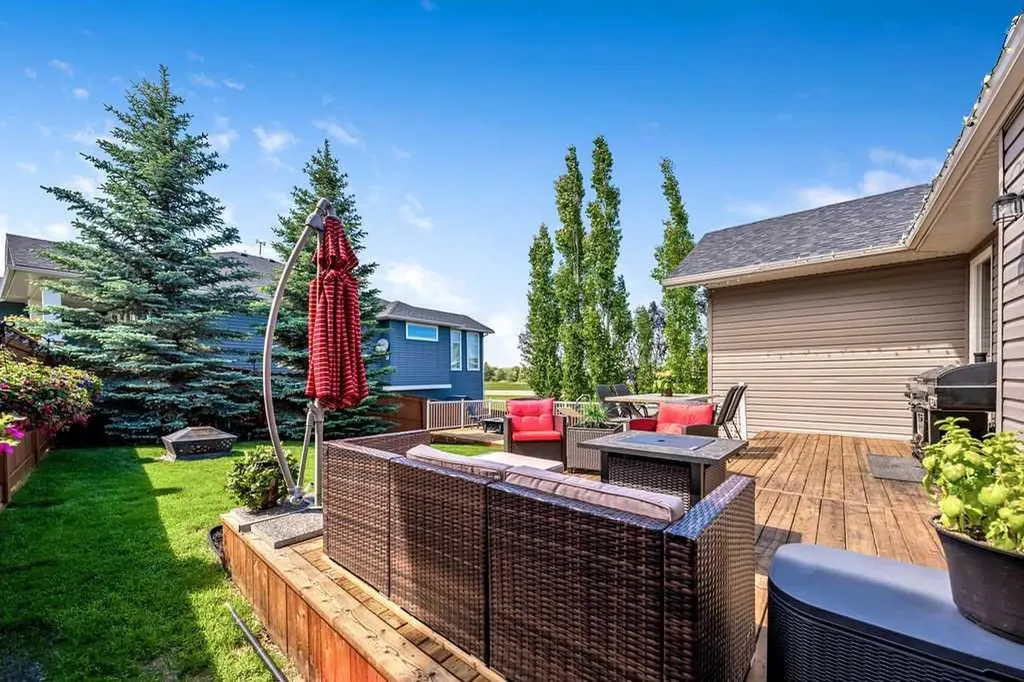 709 3 Street SW Diamond Valley AB T0L 0H0