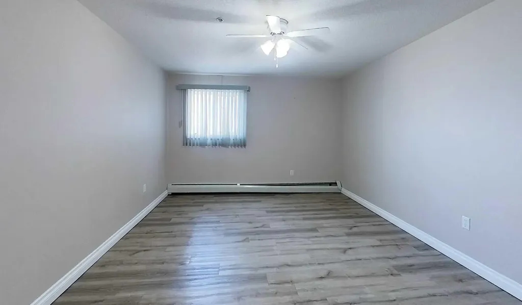 5037 7 Avenue Edson AB T7E 0A8