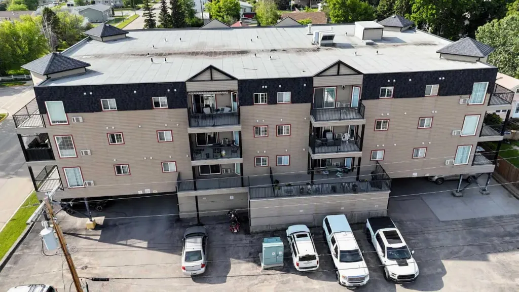 5037 7 Avenue Edson AB T7E 0A8
