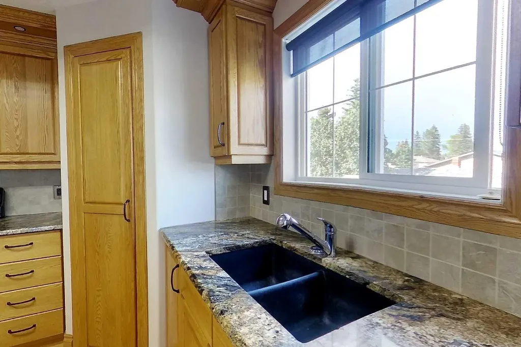 5037 7 Avenue Edson AB T7E 0A8