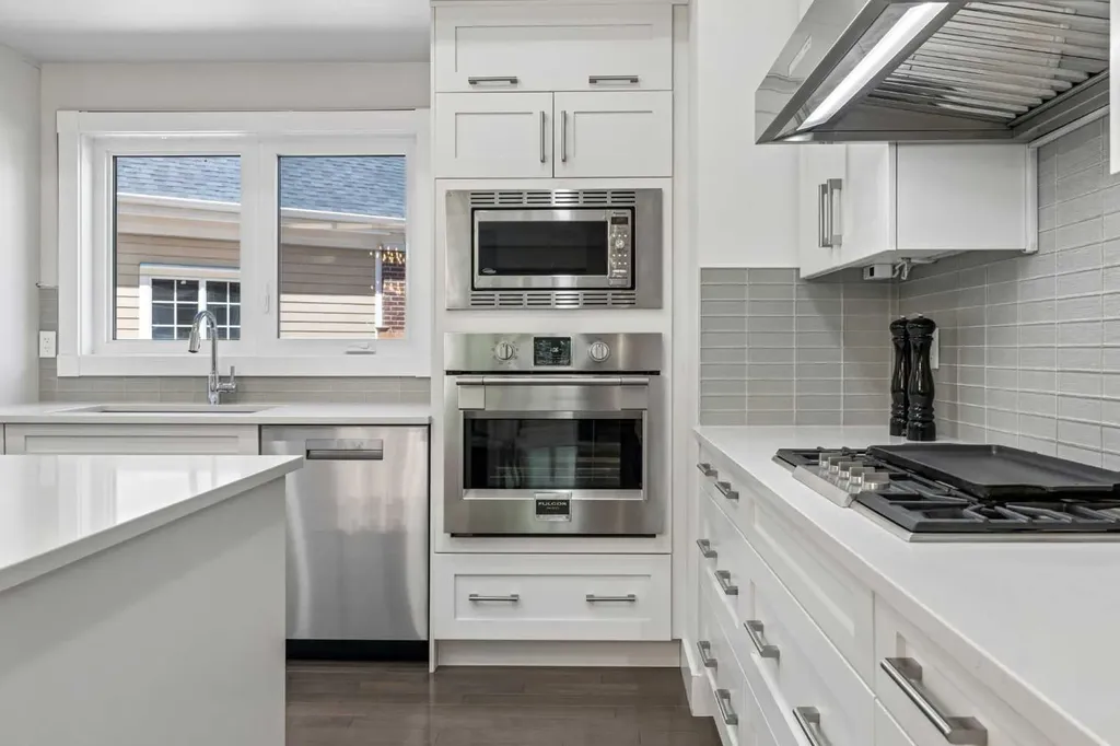 38 Victoria Cross Boulevard SW Calgary AB T3E7V2