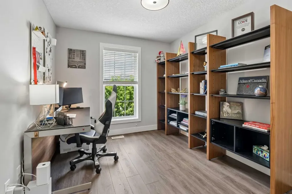 38 Victoria Cross Boulevard SW Calgary AB T3E7V2